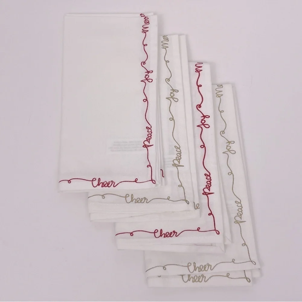 NWOT Ridgefield Home set of 4 white Christmas Peace Joy Merry Noel Cheer napkins